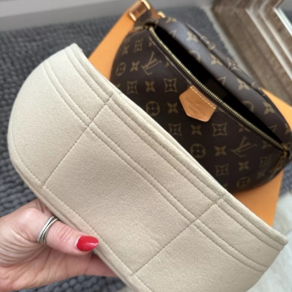Louis Vuitton Discontinued Monogram Bumbag - Picture 5 of 12